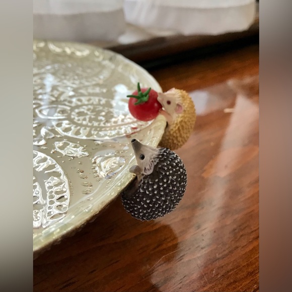 2 Blind Box Hedgehog Ledge Hanger Cup Rim Sitter Grey & White Tomato Figure Toy - Picture 3 of 9